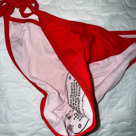 Suvimuga - Red Triangle Tie Bikini Top & Tie-Side Bottoms - Size Small - Picture 6 of 7